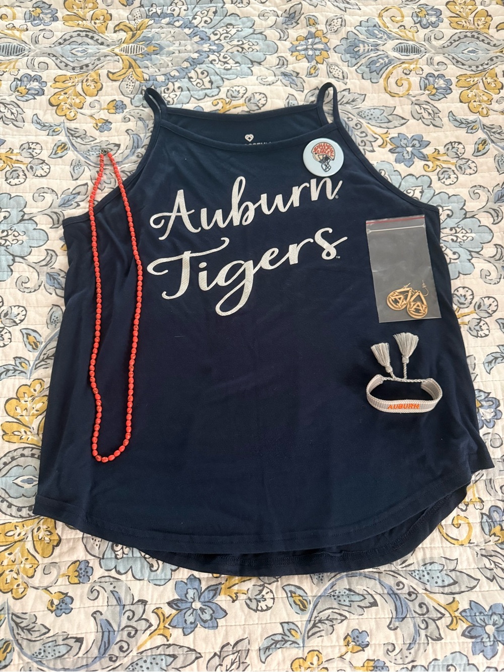 Auburn tank top with accessories - bracelet, necklace and pin
